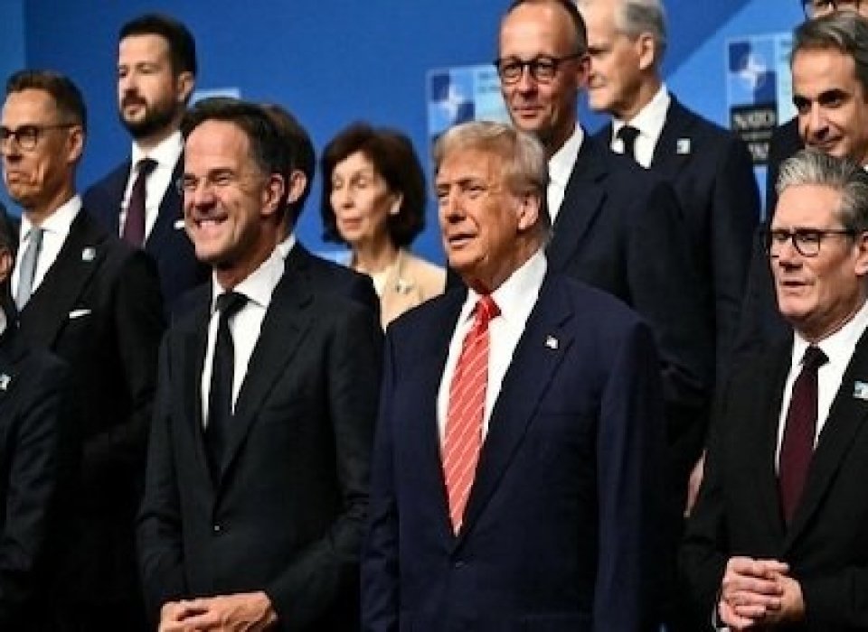 Western leaders play their part in our charade democracies. Can you spot the tell?